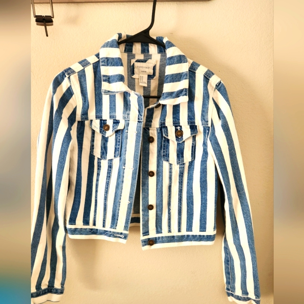 Forever 21 LA + CA Cropped Striped blue/white Denim Jacket Size NWOT 🛍️👖👍